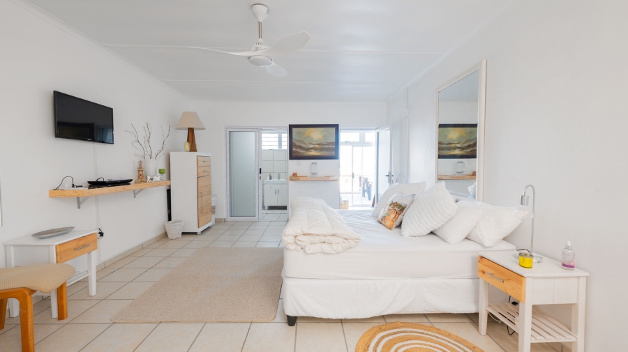 6 Bedroom Property for Sale in Struisbaai Western Cape